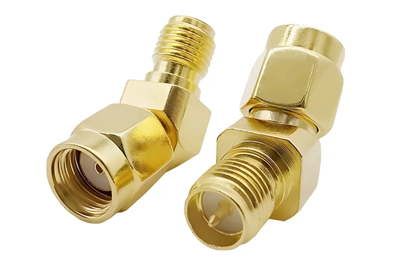 6384845019_w640_h640_uglovoj-135-antennyj Перехідник RP SMA male – RP SMA female 45° - Зображення 1